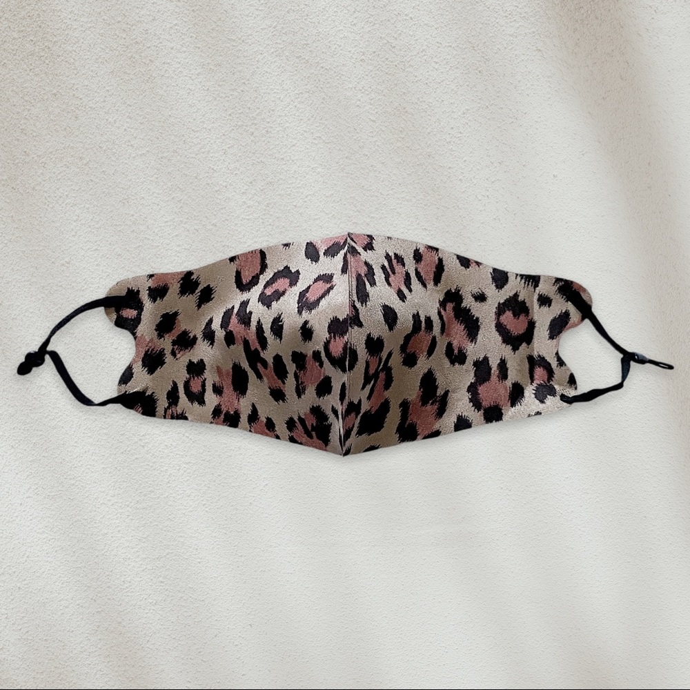 👑HP 2/2👑 🔴4/$25 cheetah print adjustable strap adult face mask